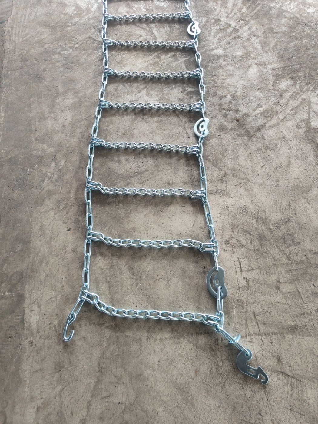 Tire chain with cam fasteners